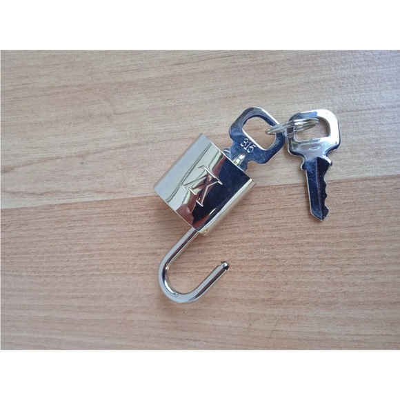 Louis Vuitton lock & key set - Picture 2 of 6